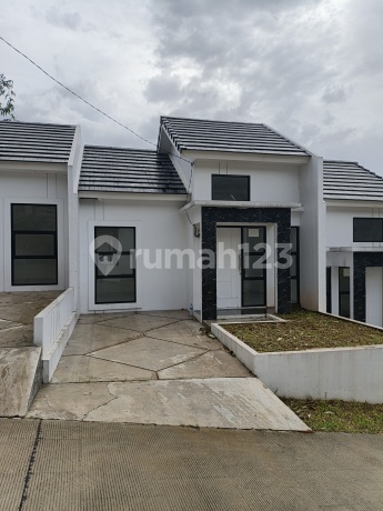 Type Hortensia from Cibubur City, Only 650 Million Free Canopy. Strategic Location in the Center of Cibubur City.