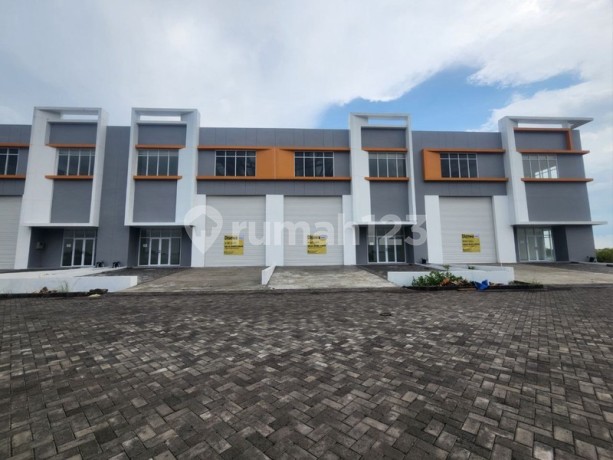 Sewa Gudang Akses 2 Jalan Tol serta Pelabuhan di Gresik Sewa Gudang Akses 2 Jalan Tol serta Pelabuhan di Gresik