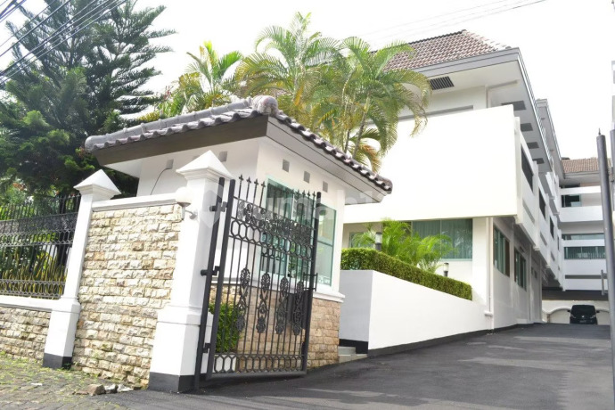 Residence Eksklusif di Menteng Lokasi Premium Jl. Hos Cokroaminoto 108 Residence Eksklusif di Menteng Lokasi Premium Jl. Hos Cokroaminoto 108