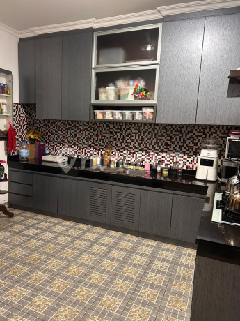 For sale. House. Cheap.