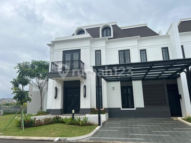Rumah Hoek Baru, di Summarecon Crown Gading, 5 Kamar