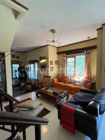 Rumah Bagus Terawat 2 Lantai di Cisitu Dekat Kampung Padi Rumah Bagus Terawat 2 Lantai di Cisitu Dekat Kampung Padi