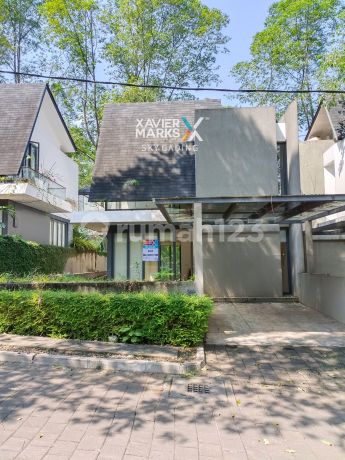 Loss Sale of 2-Story 3+1 Bedroom House in Yve Habitat Limo Depok Loss Sale of 2-Story 3+1 Bedroom House in Yve Habitat Limo Depok