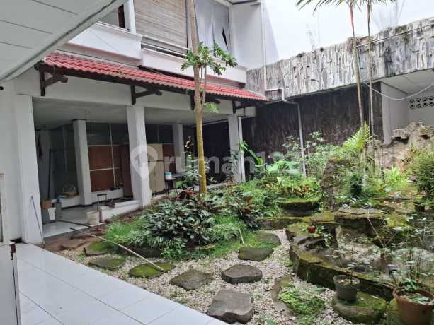 Di Jual - Rumah Mewah & Strategis Area Budisari, Bandunghunian Eksklusif dengan Lahan Luas di Kawasan Premium Budisari - Cocok untuk Rumah Tinggal Keluarga Besar, Guest House, atau Investasi Properti Jangka Panjang.