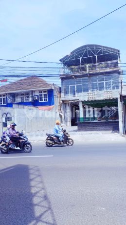 Strategic Warehouse on Jatiwaringin Main Road Suitable for Business