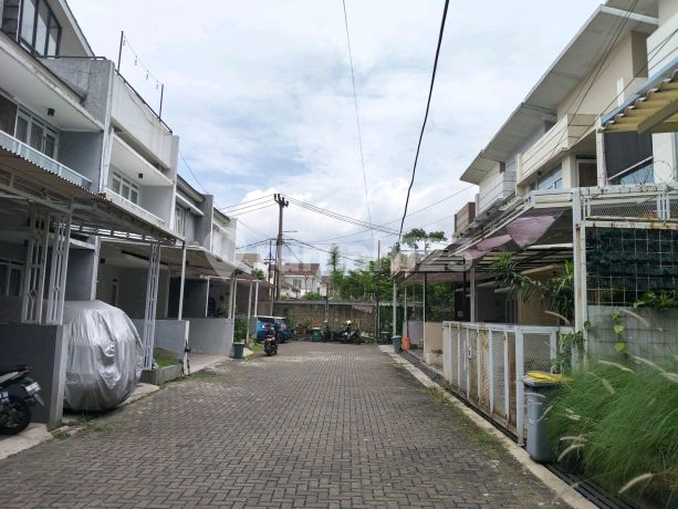 Jarang Ada! Jual Cepat Rumah 3 Lantai Setra Dago Antapani Bandung