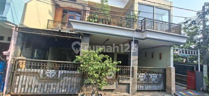 Cheap Auction Sale of 2-Story House and Spacious New City Housing in Driyorejo, Gresik Cheap Auction Sale of 2-Story House and Spacious New City Housing in Driyorejo, Gresik