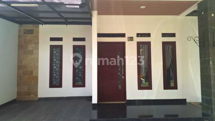 Rumah di Ciputat 2 Lantai, Dekat Akses Tol Siap Huni