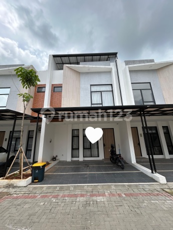 Siap Huni, Rumah, 2 Lantai, SHM, Dekat Akses KRL, Bebas Banjir,