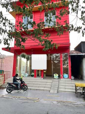 Bebas Banjir, 3 Lantai, Dekat Pusat Perbelanjaan, Bebas Banjir, 3 Lantai, Dekat Pusat Perbelanjaan,