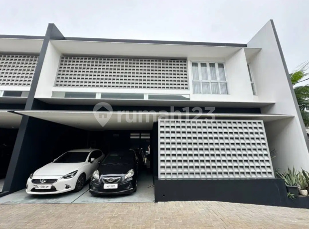 Two-Story House with Access Close to Becakayu Toll. Jor. Grand Kota Bintang Two-Story House with Access Close to Becakayu Toll. Jor. Grand Kota Bintang