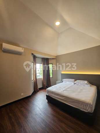Dijual Townhouse Full Furnished di Taman Paris Dekat Akses Tol