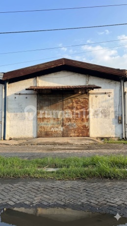 Warehouse in Margomulyo Permai Warehousing Ready to Use