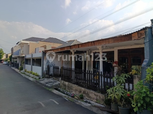 Rumah Lama di Komplek Cempaka Hijau Kampung Utan, Cempaka Putih, Ciputat Timur, Tangerang Selatan Rumah Lama di Komplek Cempaka Hijau Kampung Utan, Cempaka Putih, Ciputat Timur, Tangerang Selatan