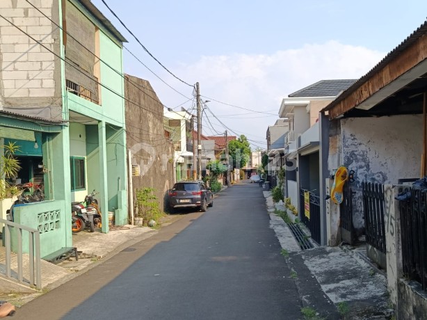 Rumah Lama di Komplek Cempaka Hijau Kampung Utan, Cempaka Putih, Ciputat Timur, Tangerang Selatan Rumah Lama di Komplek Cempaka Hijau Kampung Utan, Cempaka Putih, Ciputat Timur, Tangerang Selatan