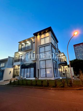 Rumah Mewah di Sutera Victoria Alam Sutera
