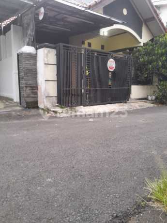 Ready-to-Occupy House in the Beautiful Padasuka Kawasaki Area, Good SHM Ready-to-Occupy House in the Beautiful Padasuka Kawasaki Area, Good SHM