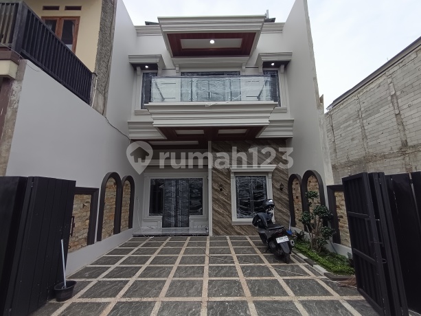 Modern Futuristic 2-Storey Ready-to-Live House Near Desari Toll Road and Depok Baru Station, SHM Legality Modern Futuristic 2-Storey Ready-to-Live House Near Desari Toll Road and Depok Baru Station, SHM Legality