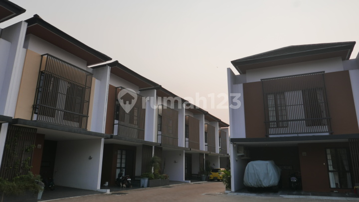 Royale Bintaro Residence 3 - Modern 2-Story House with Strategic Location in Bintaro
