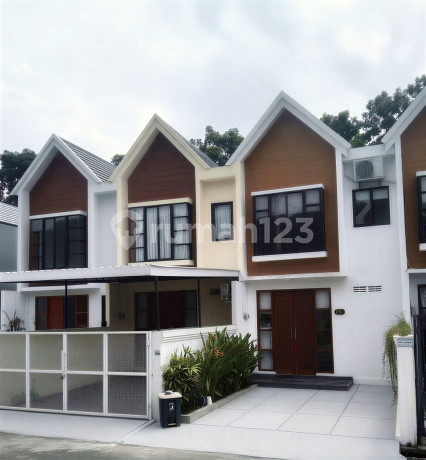 Rumah Siap Huni 2 Lantai - The Nusa Dua Town House, Jalan Gandamayu, Kampial, Nusa Dua Bali