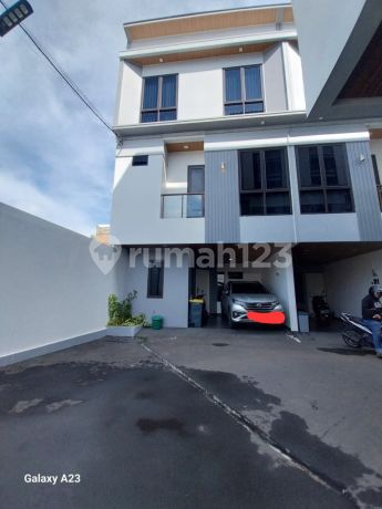Luxury House for Sale in Setiabudi at an Affordable Price Luxury House for Sale in Setiabudi at an Affordable Price