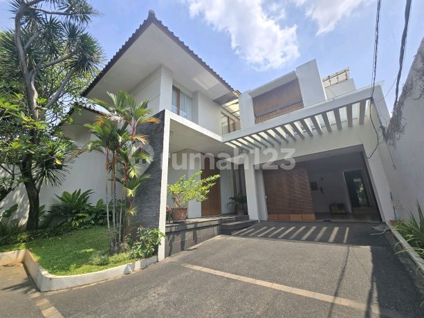 For Sale House Modern Minimalis Lokasi Strategis Dekat Kemang Raya dan Dekat Kebayoran Baru Area Kemang Jakarta Selatan