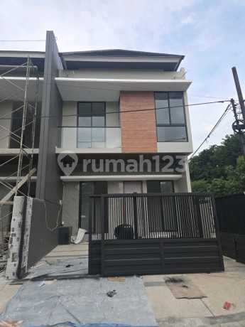 New 2-Story House for Sale in Panjang Jiwo Permai, Tenggilis, 1.85M, Land Area 96, Building Area 130, 4+1 Bedrooms, Modern Residence, SHM Certificate, Rev.a329