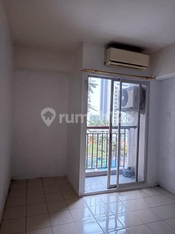 Apartemen Semi Furnished dengan AC Dijual Cepat di Serpong