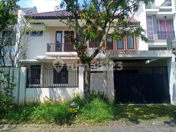 Dijual Rumah Modern Semi Furnished di Nieuw Indie Araya, Malang