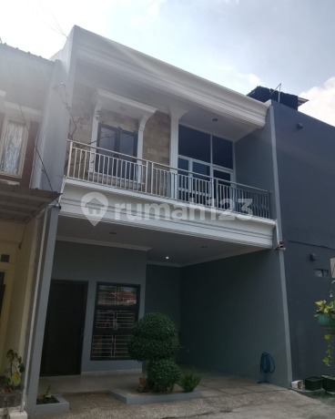 Dijual Rumah 2 Lantai 150M² Strategis, Bebas Banjir, & Asri. Dijual Rumah 2 Lantai 150M² Strategis, Bebas Banjir, & Asri.