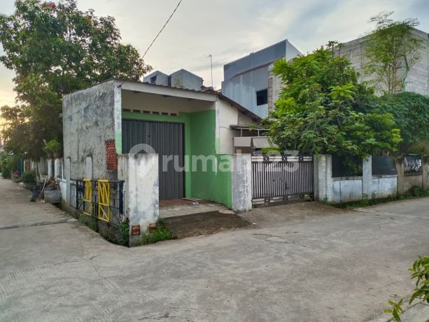 Corner House in Perumnas 3 Easy Access Ready to Occupy 73738 Li Corner House in Perumnas 3 Easy Access Ready to Occupy 73738 Li