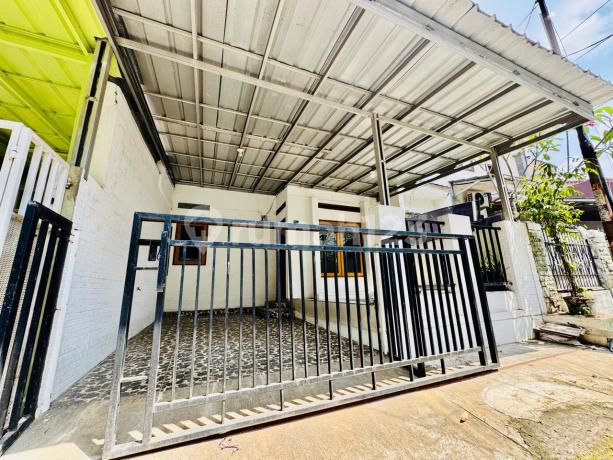 House for 800 Million in South Tangerang - Ready to Occupy & Freehold! Rare!
