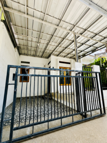 House for 800 Million in South Tangerang - Ready to Occupy & Freehold! Rare! House for 800 Million in South Tangerang - Ready to Occupy & Freehold! Rare!