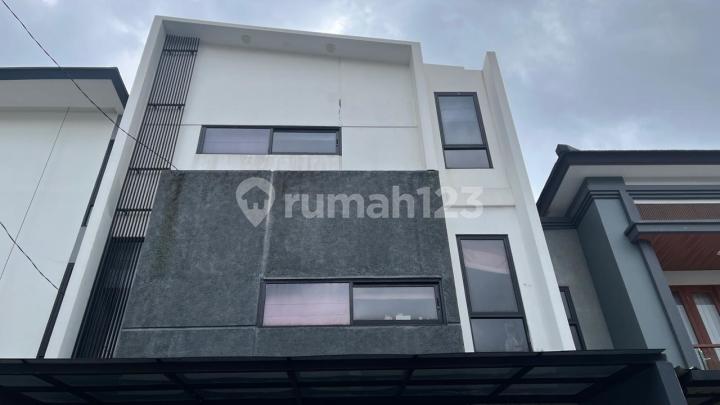 Rumah Siap Huni 2 Lantai Dekat Daerah Lebak Bulus, Cluster Sevilla Blok A No. 10, Jalan Taman Sari Ii Kav.a 10 Rt. 001 Rw. 003 Kelurahan Lebak Bulus, Kecamatan Cilandak, Kota Jakarta Selatan, Provinsi Dki Jakarta