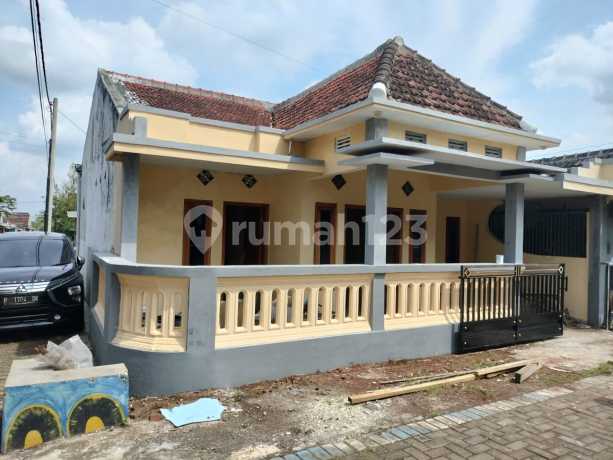 Miliki Rumah Posisi Hook Lingkungan Asri di Perumahan Graha Saptoraya Miliki Rumah Posisi Hook Lingkungan Asri di Perumahan Graha Saptoraya