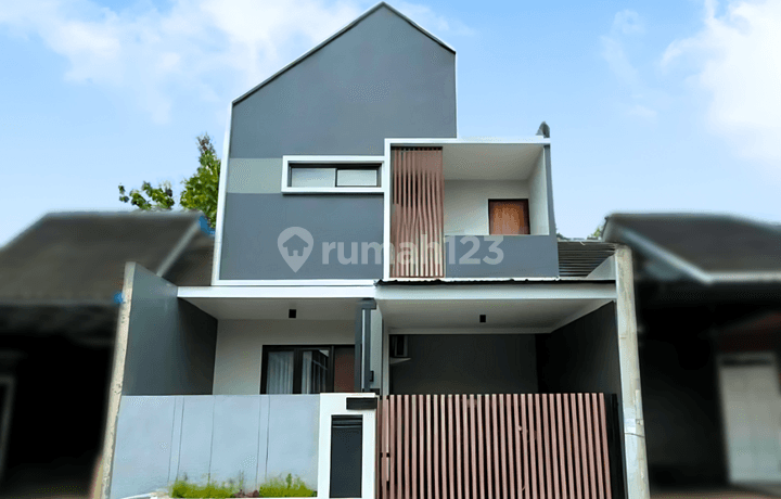 Rumah Modern Smart Door Lock di Cluster Puri Majapahit Pedurungan