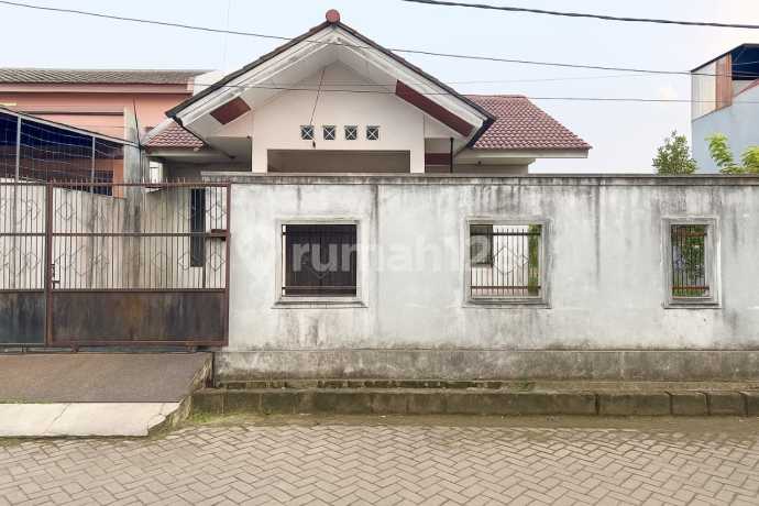 Dijual Rumah Strategis di Taman Kota Bekasi Dijual Rumah Strategis di Taman Kota Bekasi