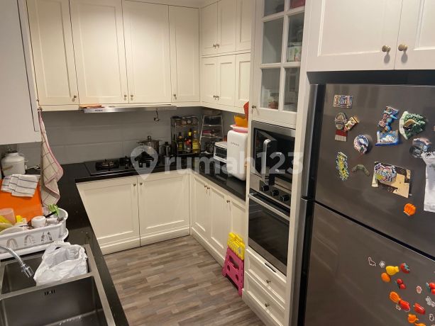 Apartment Kedoya Elok 3BR Lantai tengah