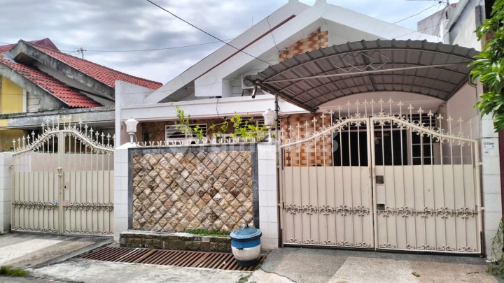 Rumah Asri dan Terawat di Darmo Harapan Indah Surabaya Barat Rumah Asri dan Terawat di Darmo Harapan Indah Surabaya Barat