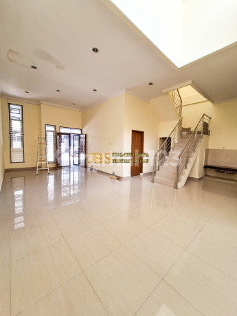 Dijual Rumah Siap Huni di Komplek Green Park Cluster Olive