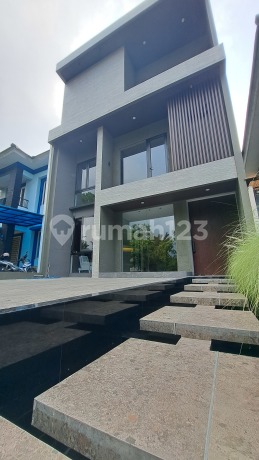 Rumah Baru Semi Furnished 3 Lantai Alam Sutera