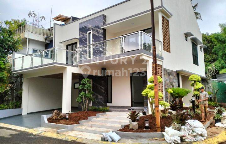 Rumah Di Cluster  Puri Town House Di  Hook Depan Taman.
