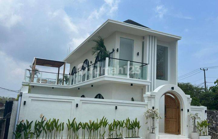 Rumah Cantik di Kutuh Ungasan  4 bedrooms 210 m2