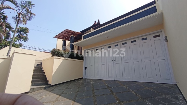 Rumah Mewah dan Homey 1 Lantai, Halaman Luas di Cigadung, Bandung