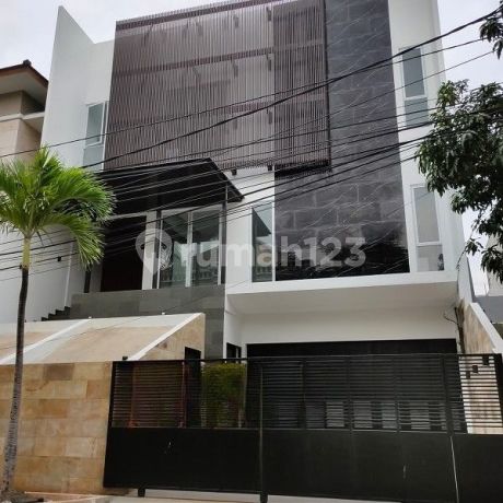 Rumah Sunter dengan Bangunan 4 Lantai Luas 240M Hadap Utara Ada Swimming Pool Rumah Sunter dengan Bangunan 4 Lantai Luas 240M Hadap Utara Ada Swimming Pool