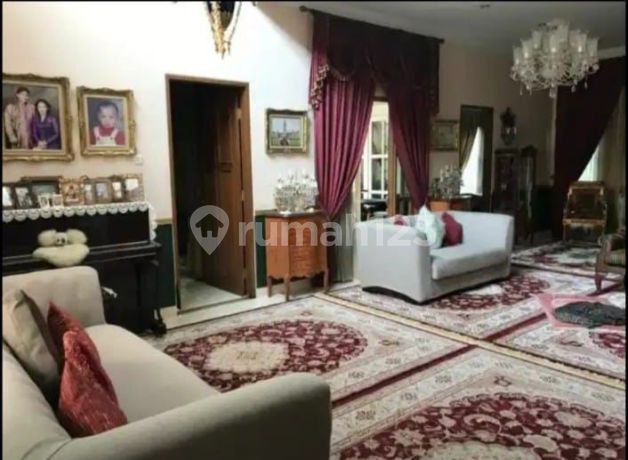 Dijual rumah kereen di Menteng Residence Btr