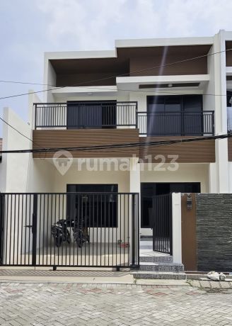 2-Story Minimalist House in Sukolilo Dian Regency