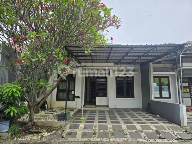 Dibawah Psar, Rumah Minimalis di Kompleks Premium Royal Ketintang Regency Dibawah Psar, Rumah Minimalis di Kompleks Premium Royal Ketintang Regency