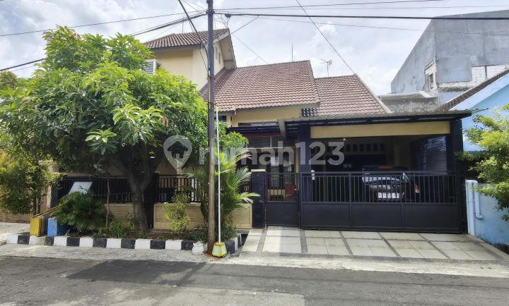 Rumah Minimalis Lokasi Strategis di Wisma Menanggal Rumah Minimalis Lokasi Strategis di Wisma Menanggal