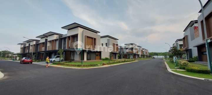 Large Hook House Near Club House in Summarecon Bekasi Large Hook House Near Club House in Summarecon Bekasi